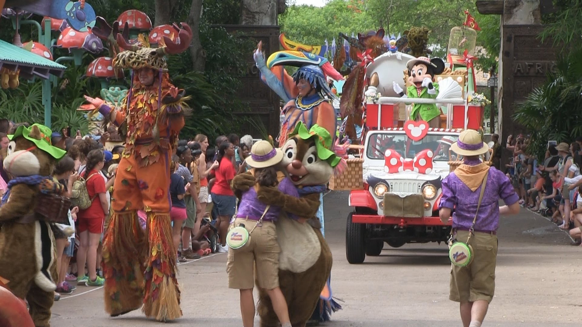 VIDEO Mickey's Jammin' Jungle Parade at Disney's Animal Kingdom