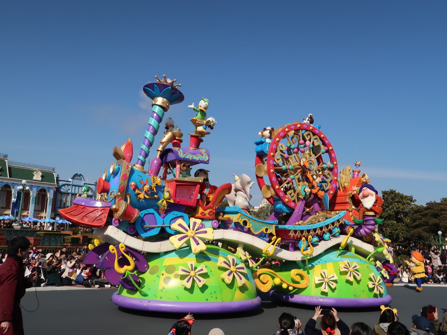 Photos: Happiness is Here - Parade at Tokyo Disneyland - Travel to the ...